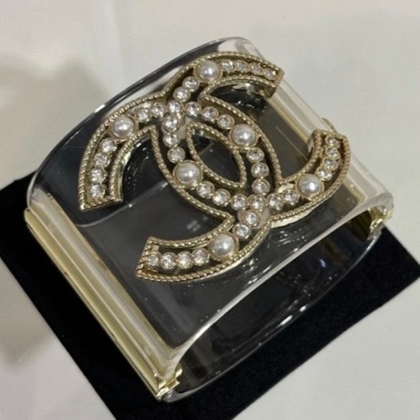 《完売必至》CHANEL 夏の王道 クリア バングル