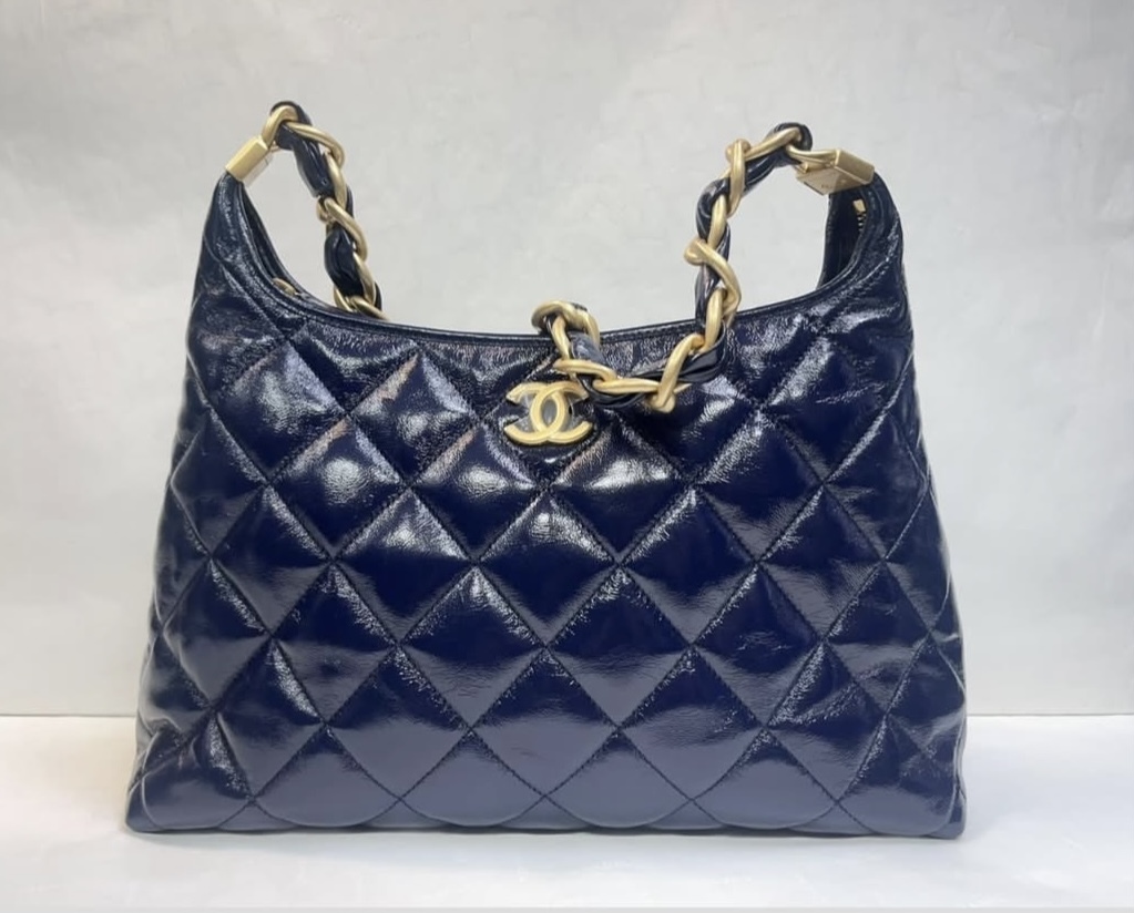 25A CHANEL ホーボーバッグ シャイニーラムスキン ショルダー