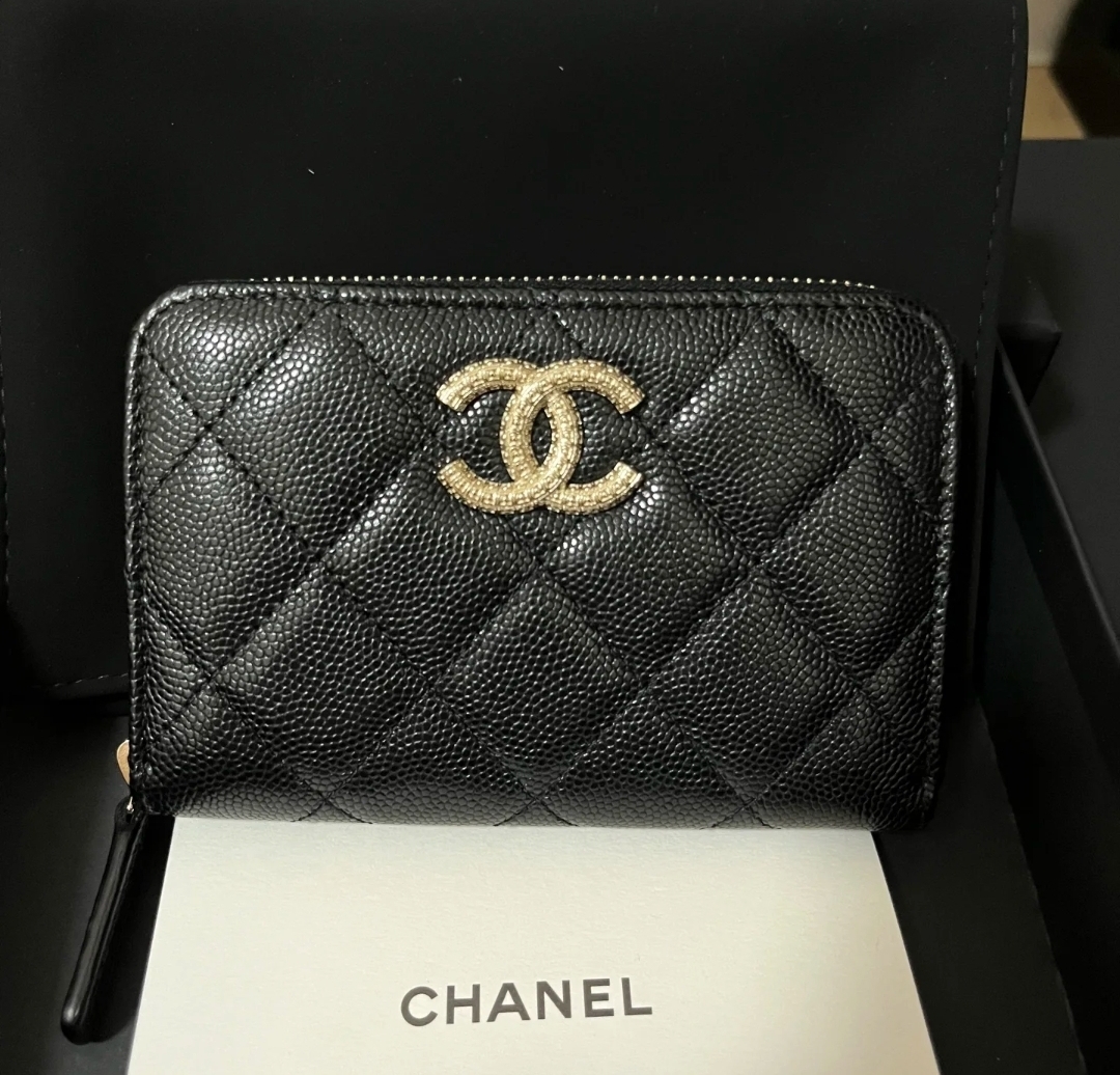 大人気！限定ロゴ 25A CHANEL コインパース ミニ財布 キャビア