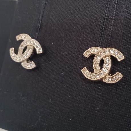 《手元に在庫あり》CHANEL ピアス キラキラCCロゴ ゴールド