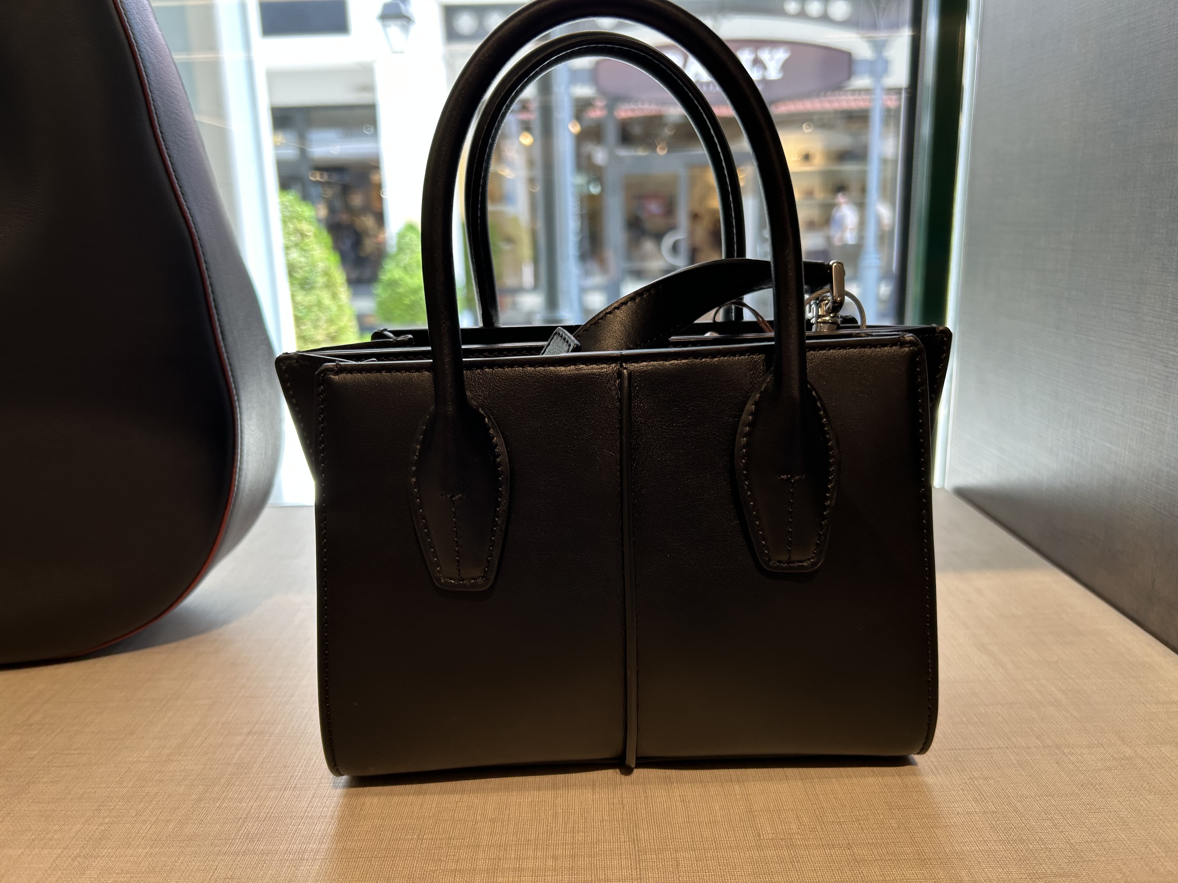 TOD’S ♪ AON SHOPPING DUE MANIC ショルダーバッグ