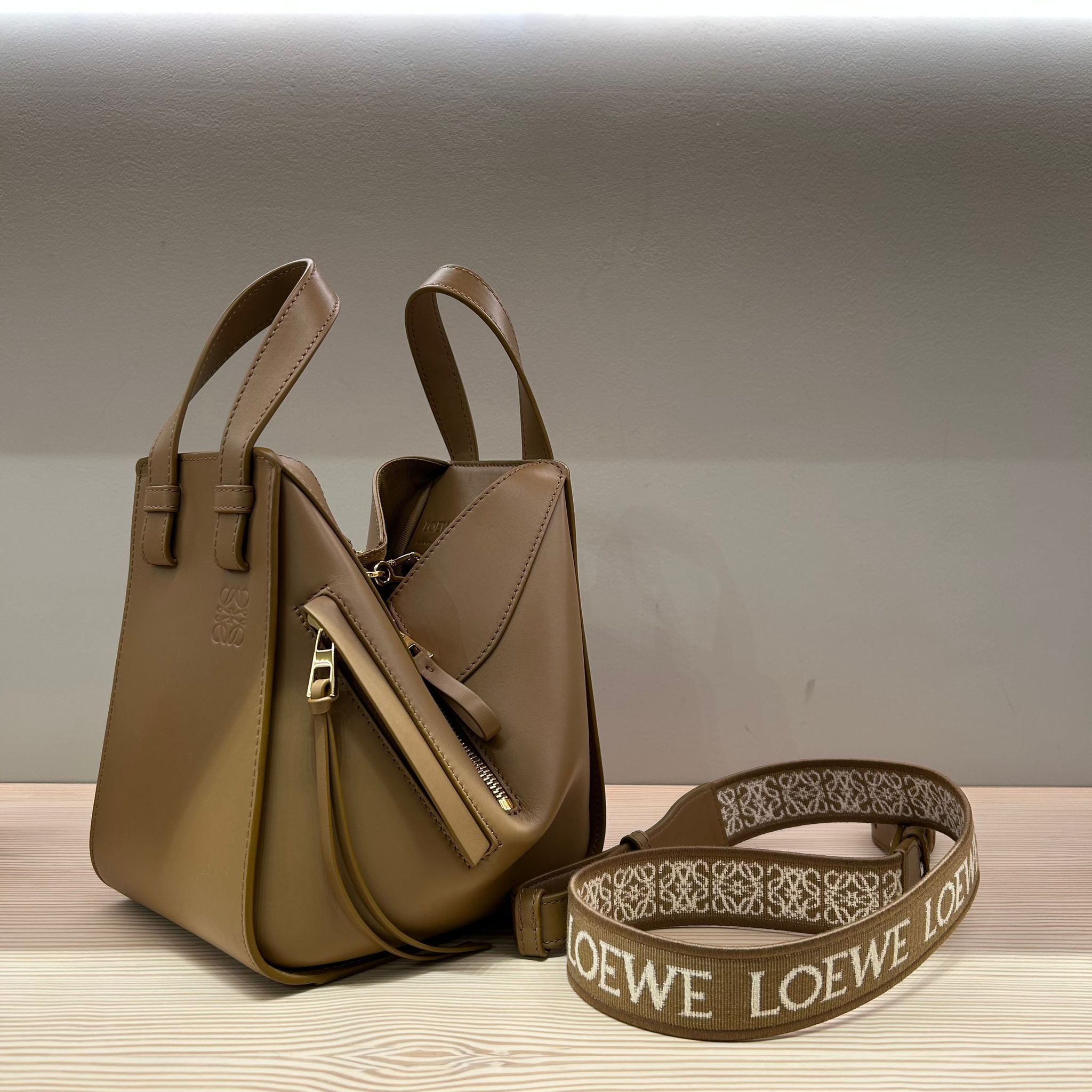★ LOEWE ★ SALE Hammock バッグ コンパクト