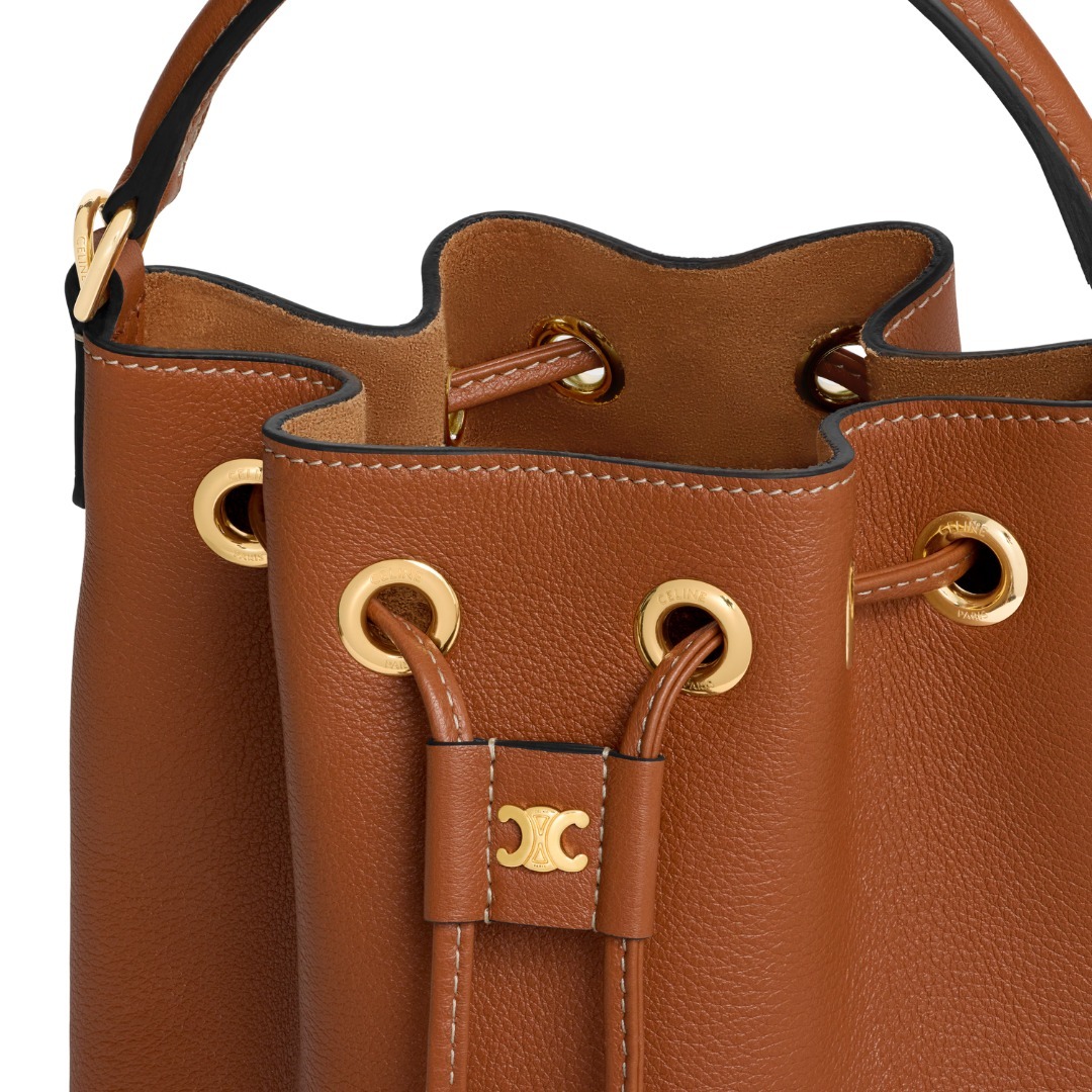 新作!《CELINE》ティーンクララバッグ カーフスキン
