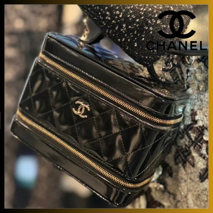 【25A 光沢感が美しい】CHANEL ロングヴァニティーバッグ