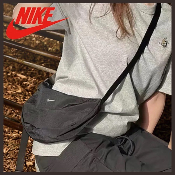 《NIKE》 海外人気！ ハーフムーン ショルダーバッグ かわいい☆