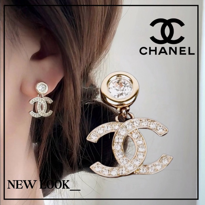 《耳元からエレガントに》CHANEL CCロゴ ピアス ラインストーン