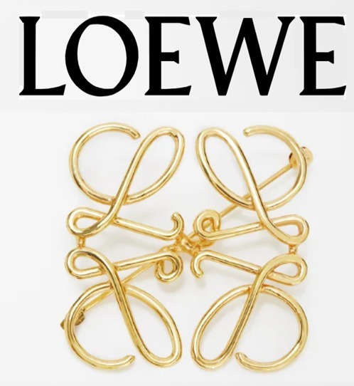 LOEWE 金属製のアナグラムブローチ