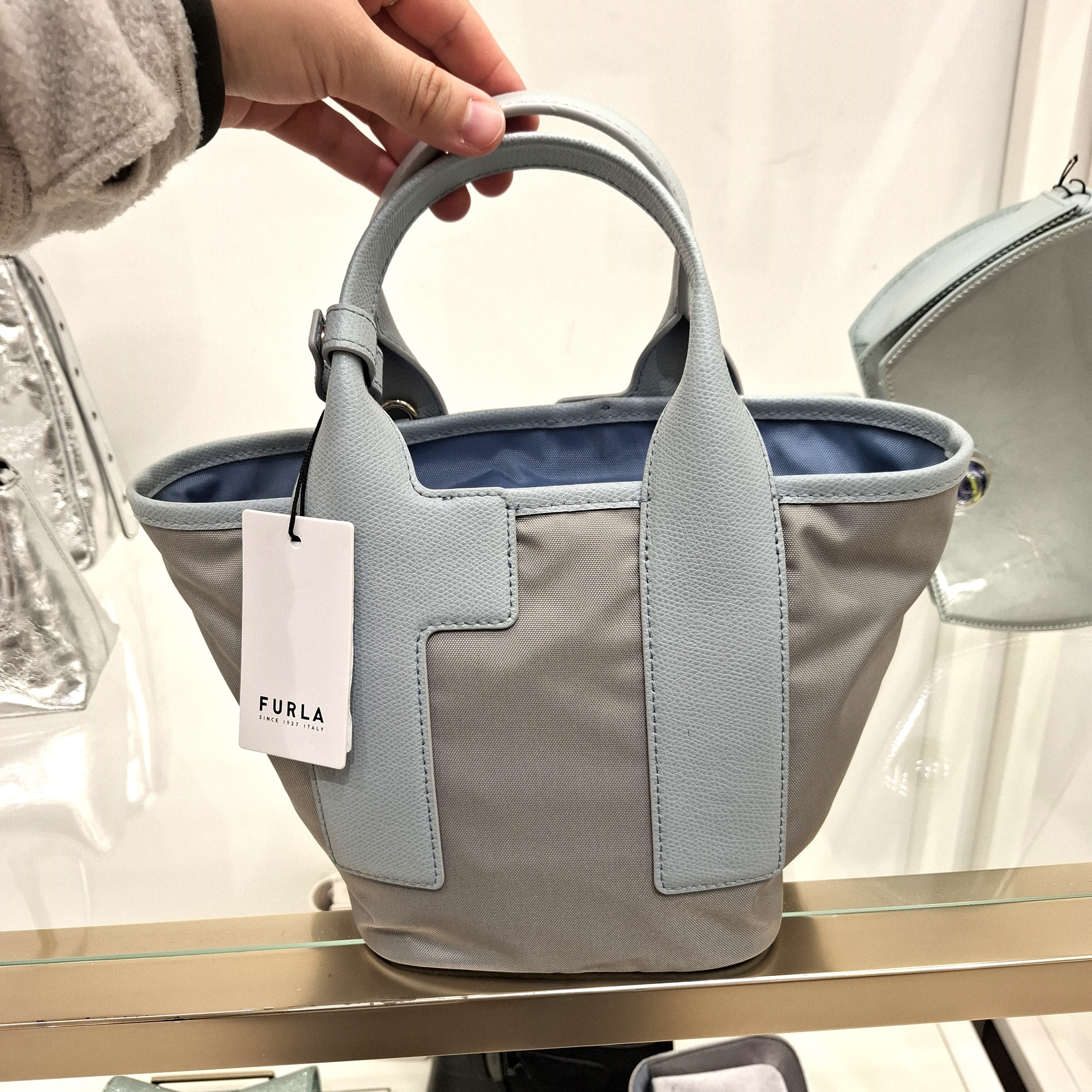 数量限定！EXPRESS便可★FURLA 2WAY ハンドバッグ PIUMA SMALL