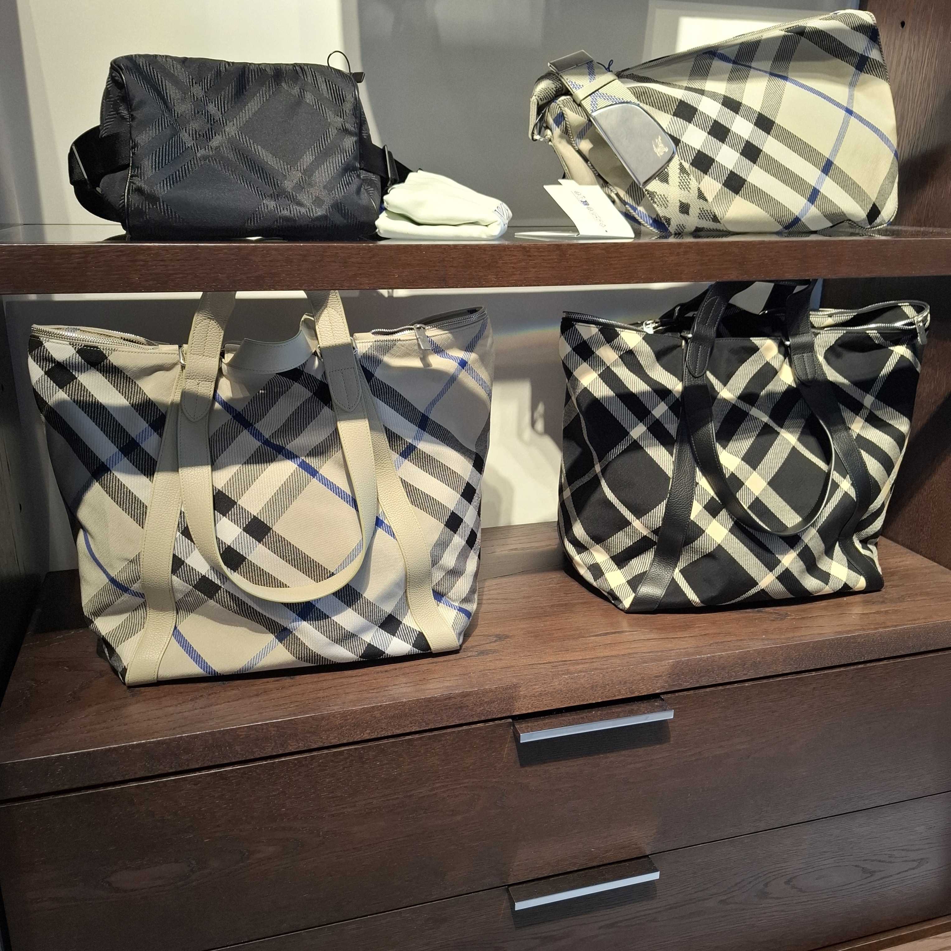 大幅値下！EXPRESS便可◎ BURBERRY 大容量 FIELD トートバッグ