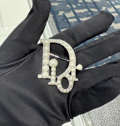超人気の雑貨店 シルバー（銀色）系 Dior(ディオール) ブローチ・コサージュ アクセサリー