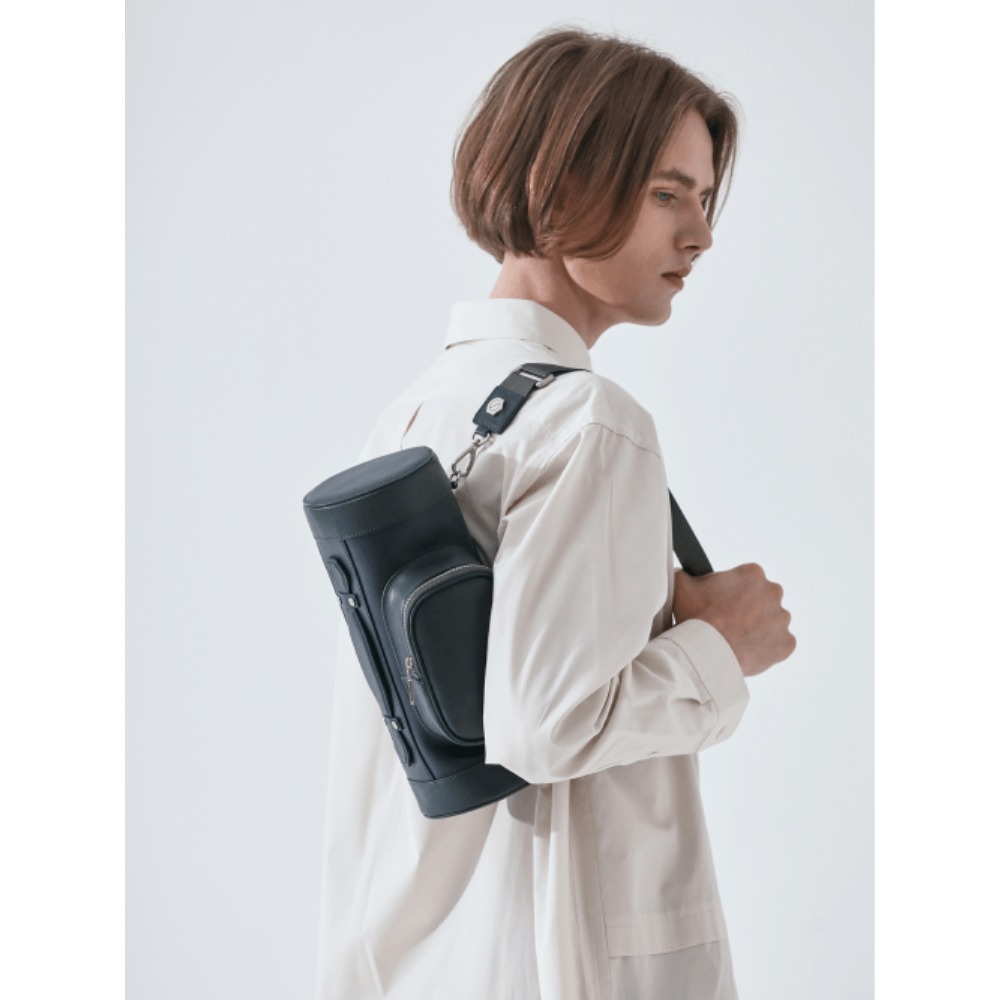 ★TOUT Y EST★ Column pocket bag navy green combination P000