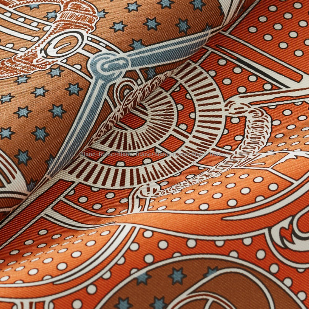 装いに華やぎを【HERMES】シルクバンダナ 《エプロン・ドール》