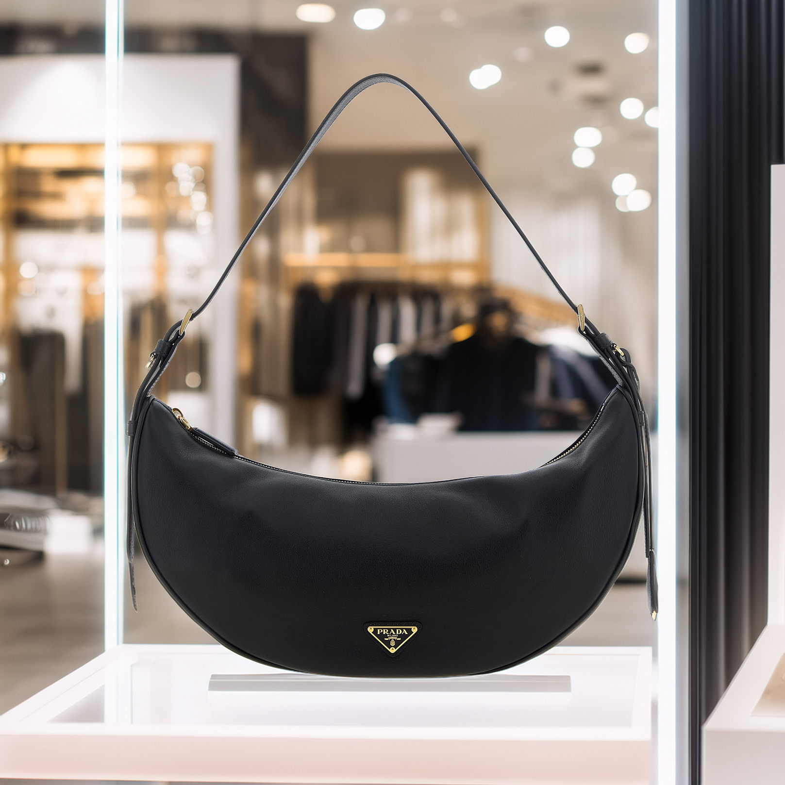 ◆送料・関税込◆PRADA ラージ レザー ショルダーバッグ