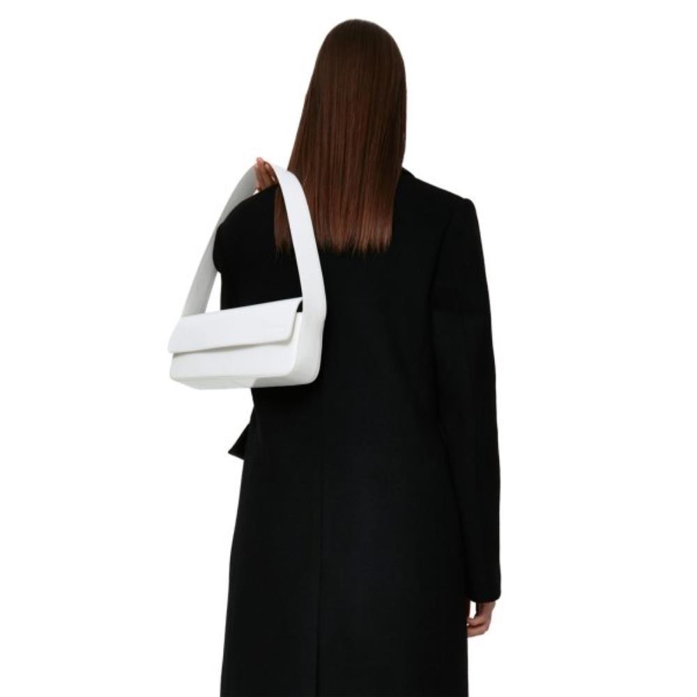 ★TOUT Y EST★ WIDE RECTANGLE BAG OFF WHITE BU-22W-17