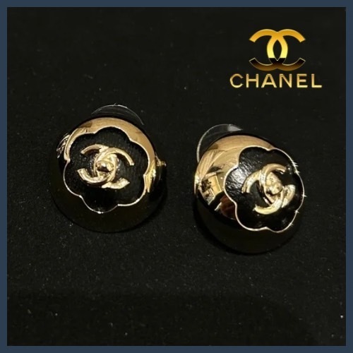 【希少♪】CHANELロゴ×ラムスキンピアス