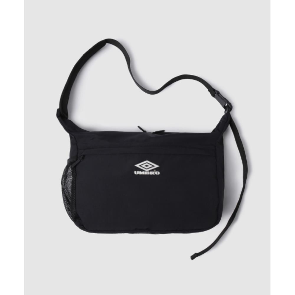 ★TOUT Y EST★ Legacy Messenger Bag BlackUP123CBG21 UP123CBG