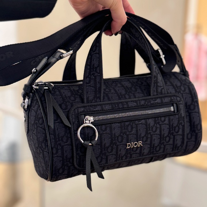 《抜群の収納力☆》Dior 25AW ジップ付き オブリーク バッグ