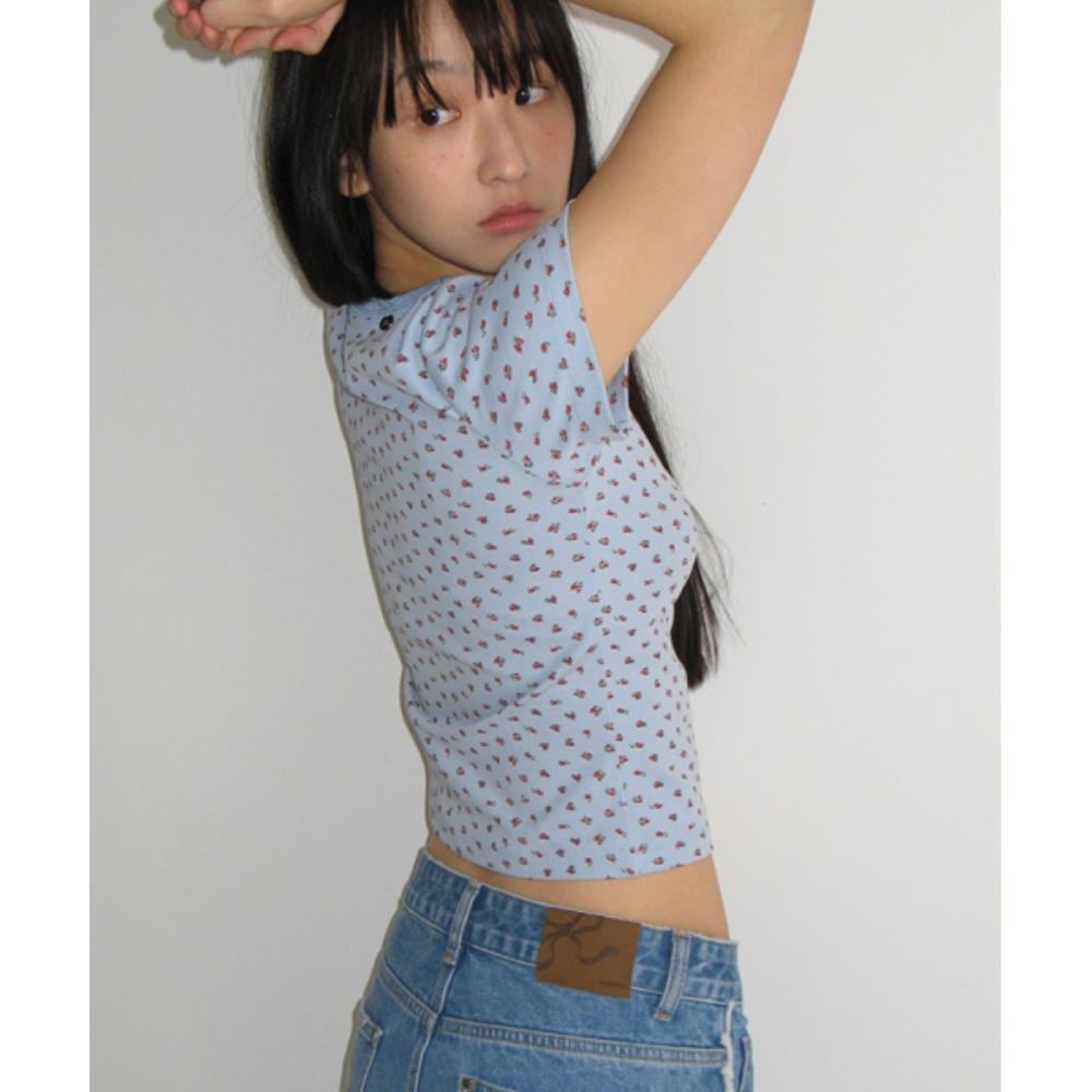 Tシャツ・カットソー RONRON FLORAL LOGO SLIM CROP T SHIRT SOFT BLUE RR25BST4276SB