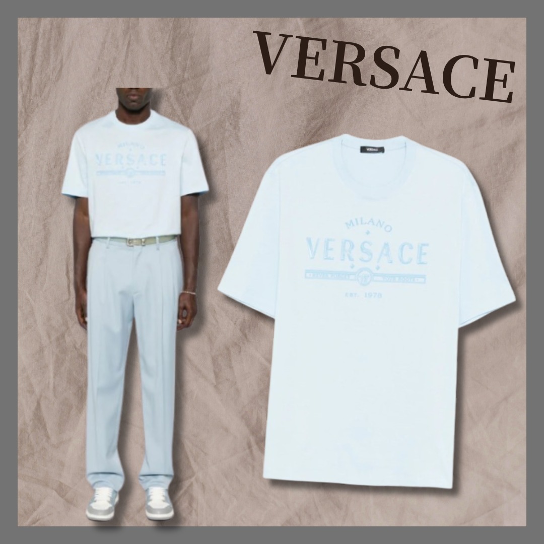 VERSACE Tシャツ ネバー フォゲット ヴェルサーチェ ロゴ