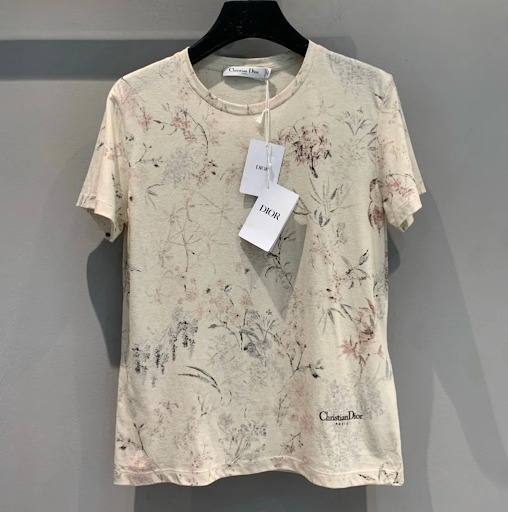 《どんな装いも格上げ♡》DIOR Tシャツ