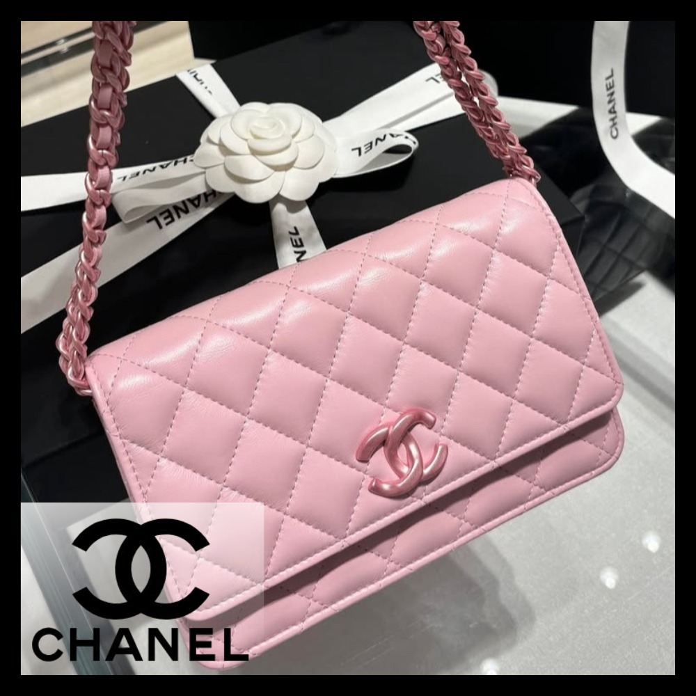 ピンク色で女性らしく可愛らしい★【CHANEL】チェーンウォレット