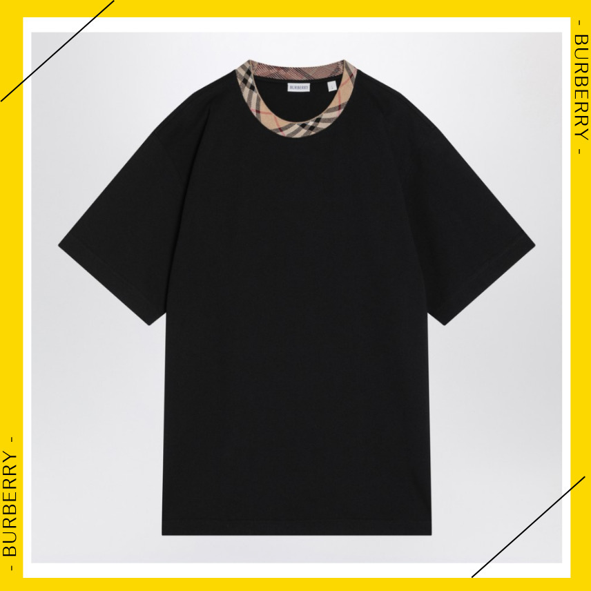 白デニム財布バッグスニーカー帽子にBurberryバーバリーTシャツ