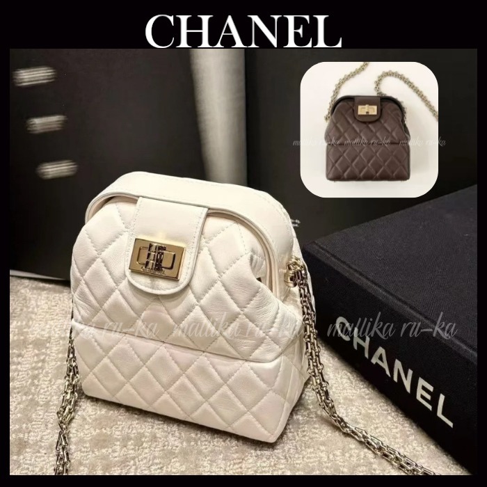 アクセサリー感覚で持ちたい 25A【CHANEL】チェーンクラッチ
