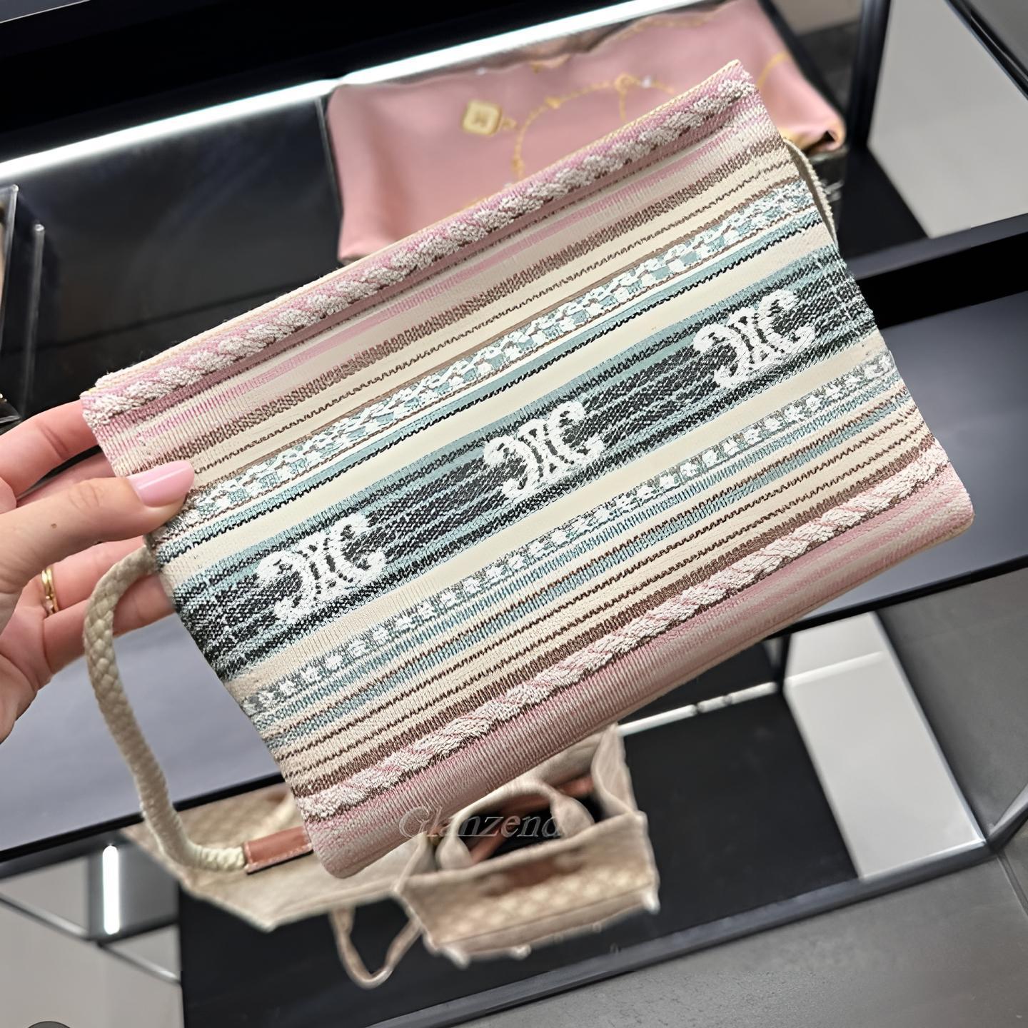 【CELINE】ロゴ入り ストライプ ストラップ付き タイス ポーチ