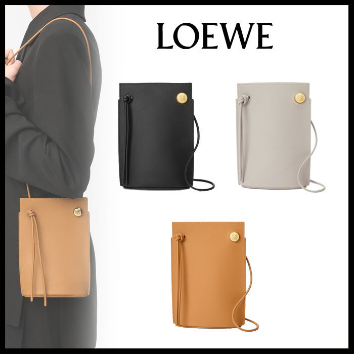 LOEWE 直営店 カーフスキンのペブルダイスクラッチバッグ