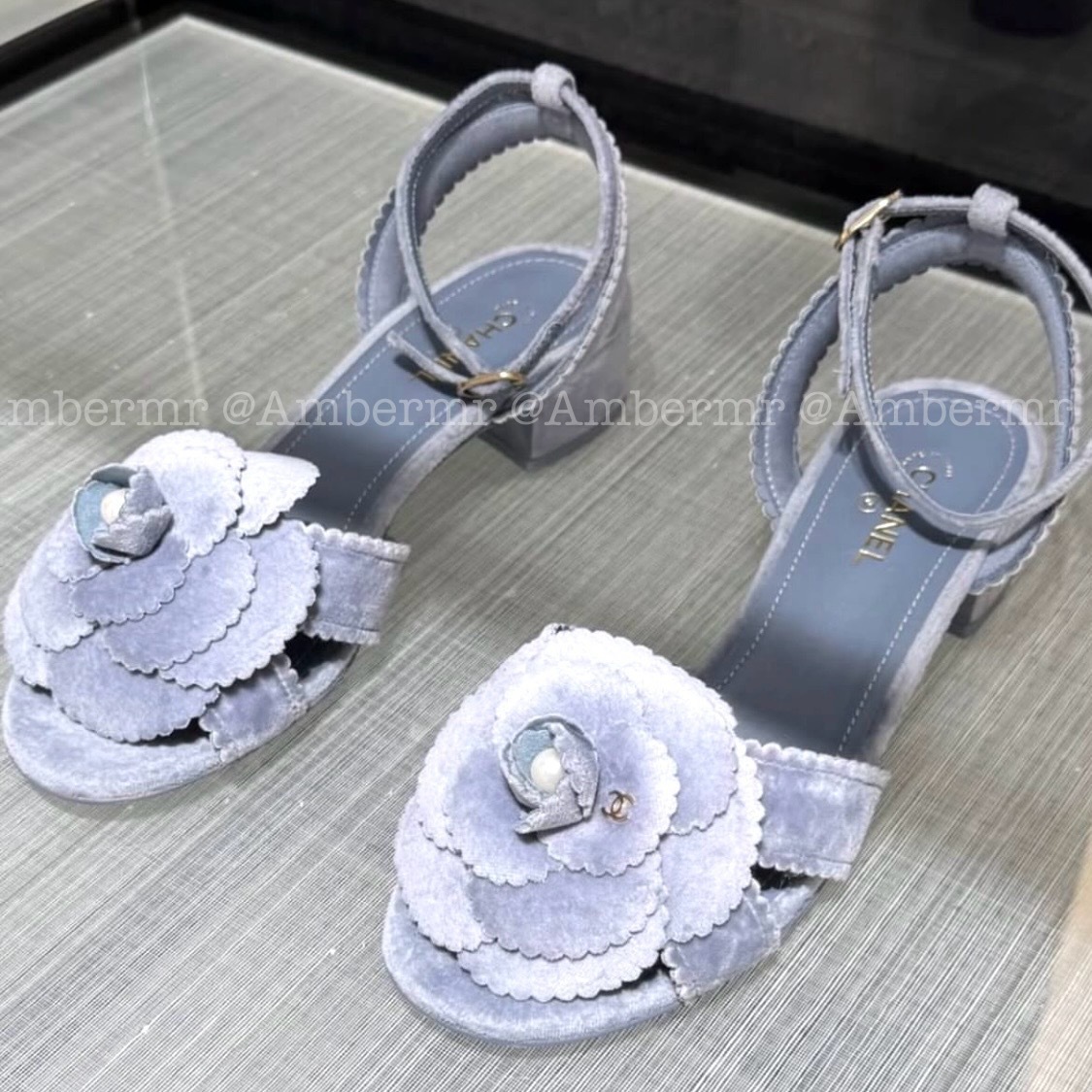 25A CHANEL CC カメリアモチーフなローヒールサンダル