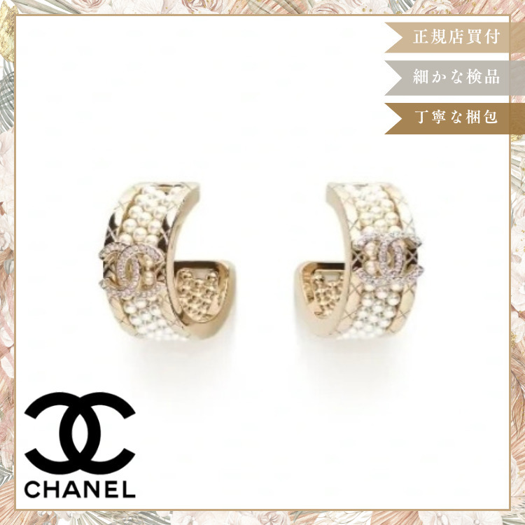 【耳元にそっと添える愛らしい煌めき】CHANELハーフフープピアス