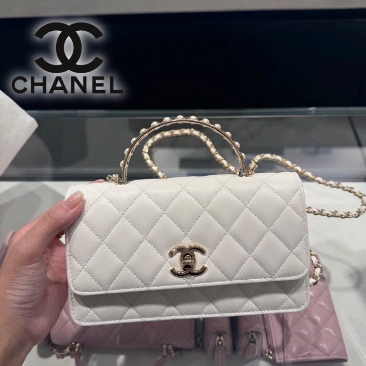 上品で人気★【CHANEL】パールハンドル チェーンウォレット