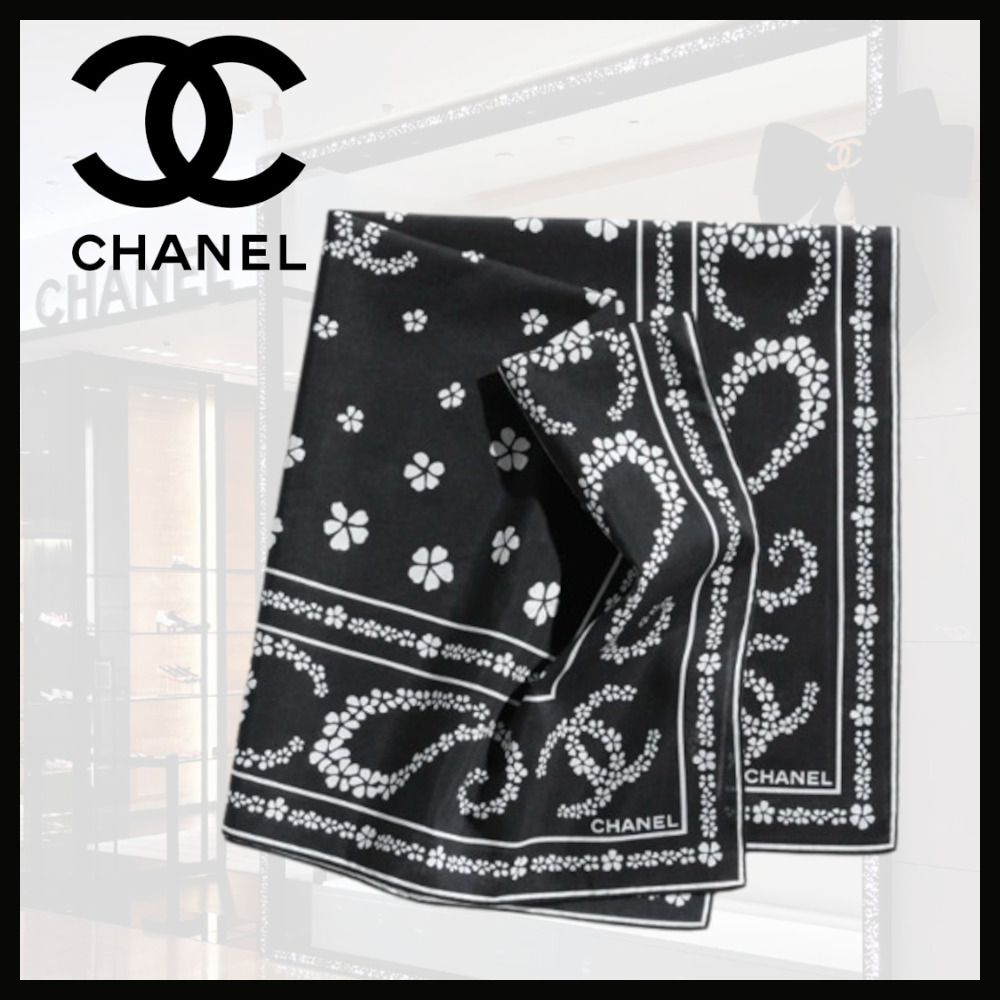 【装いにリッチ感を♪】CHANEL スカーフ