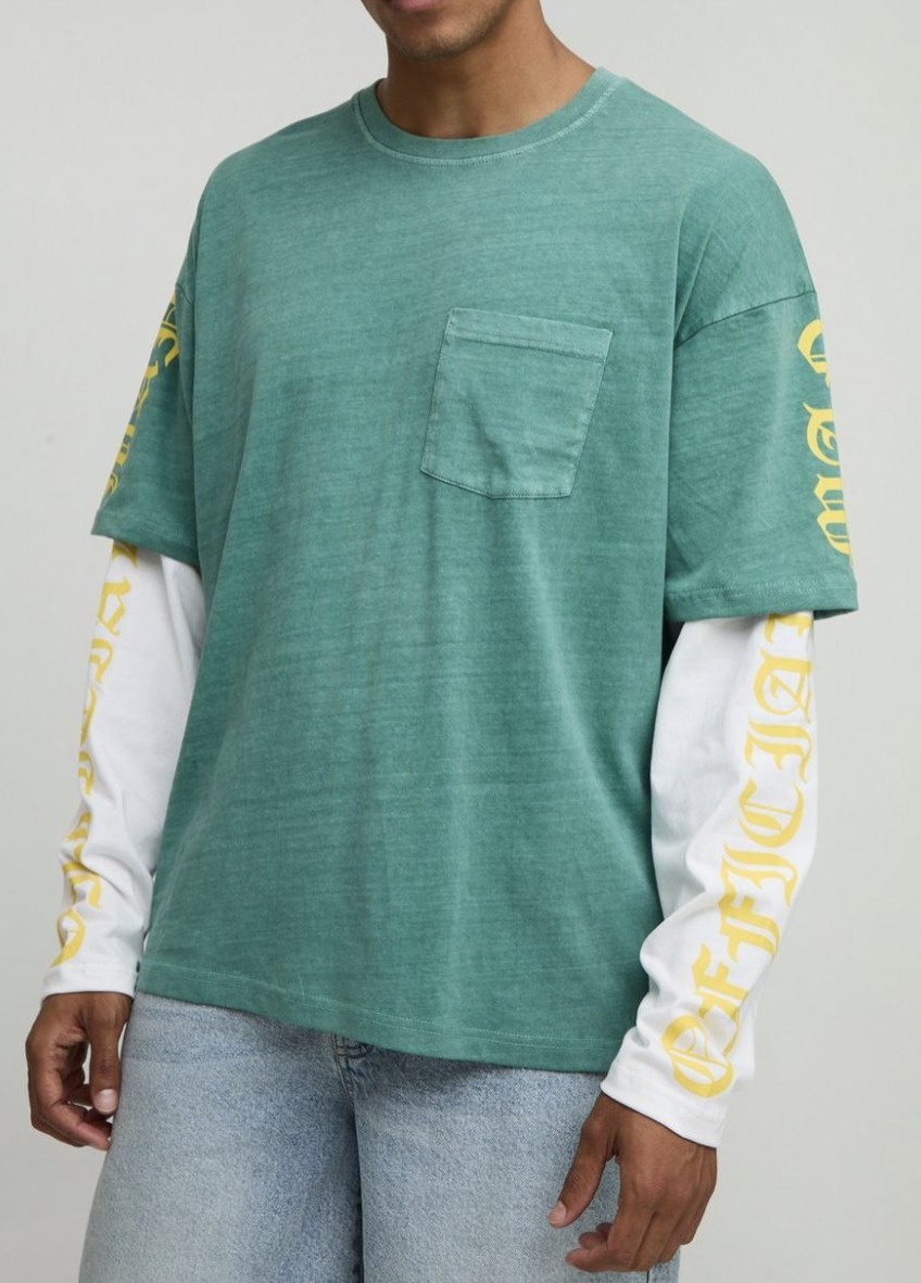 《boohoo》フェイクレイヤー ウォッシュドTシャツ