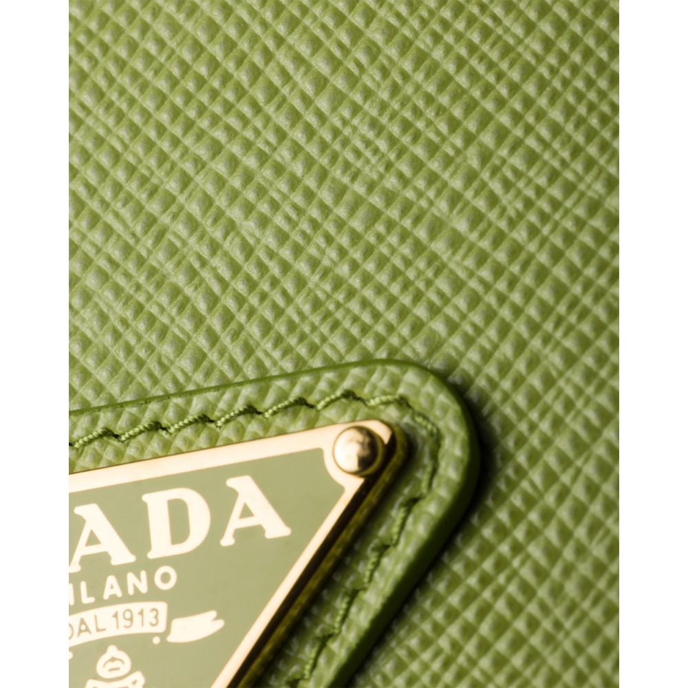 《PRADA》ショルダー付き！iPhone16 Pro用 レザーケース