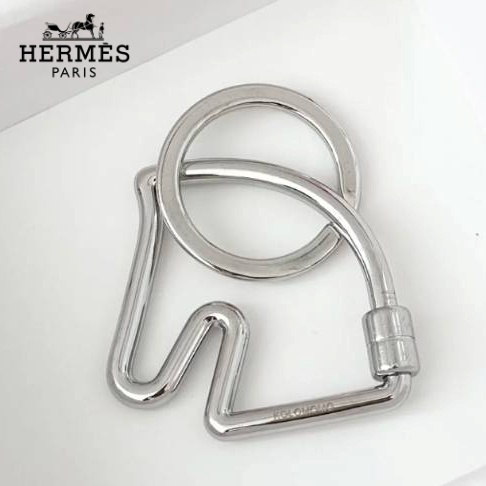 《あなたならどう使う？》HERMES シュヴァル キーホルダー