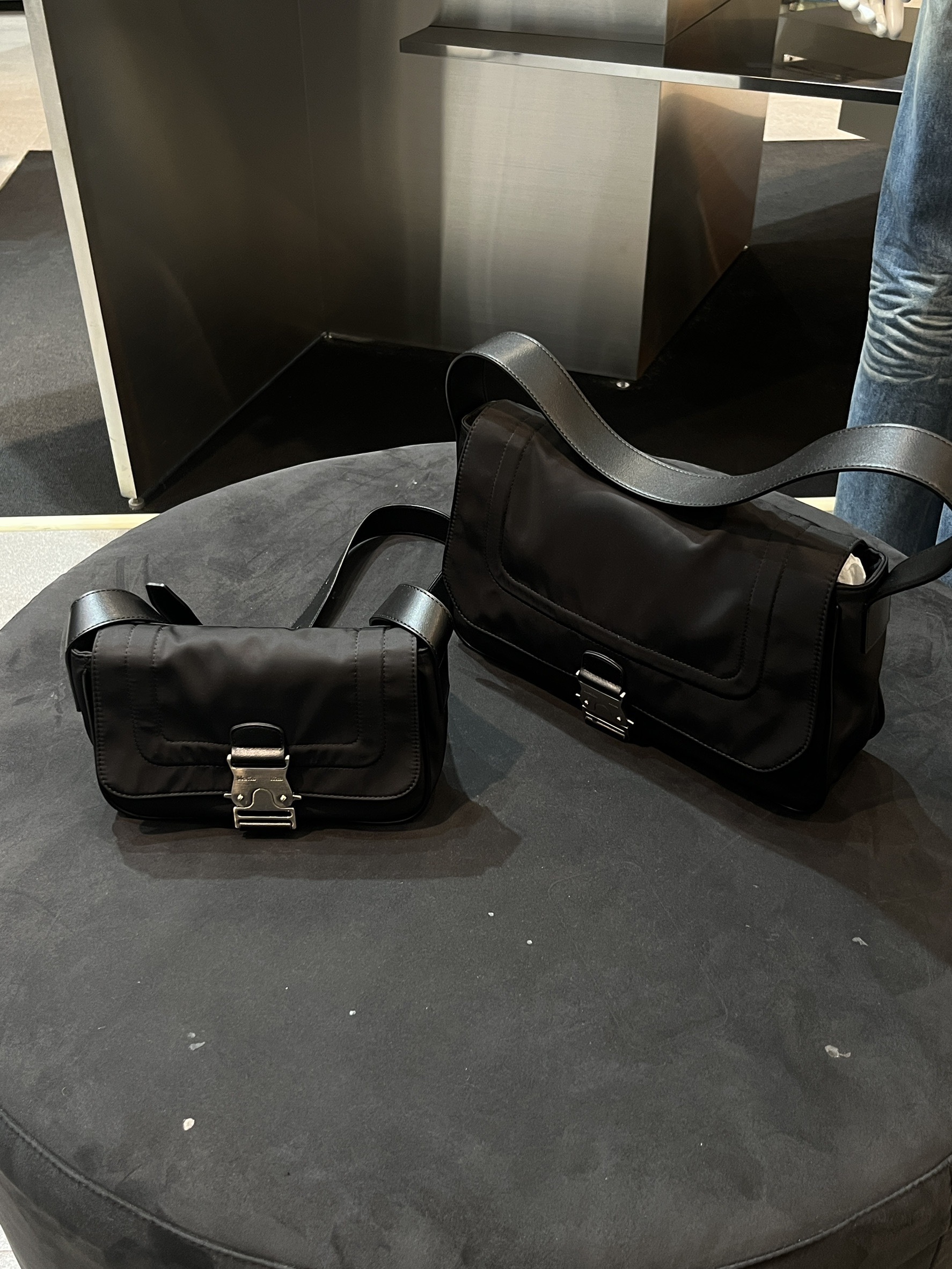 【MATIN KIM】BUCKLE BAG ロゴ刻印バックル