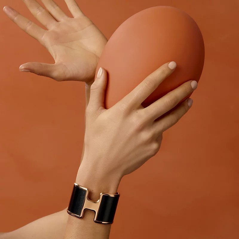 《時を超える洗練》HERMES Olympe カフブレスレット