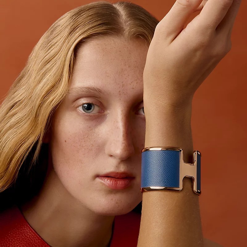 《時を超える洗練》HERMES Olympe カフブレスレット