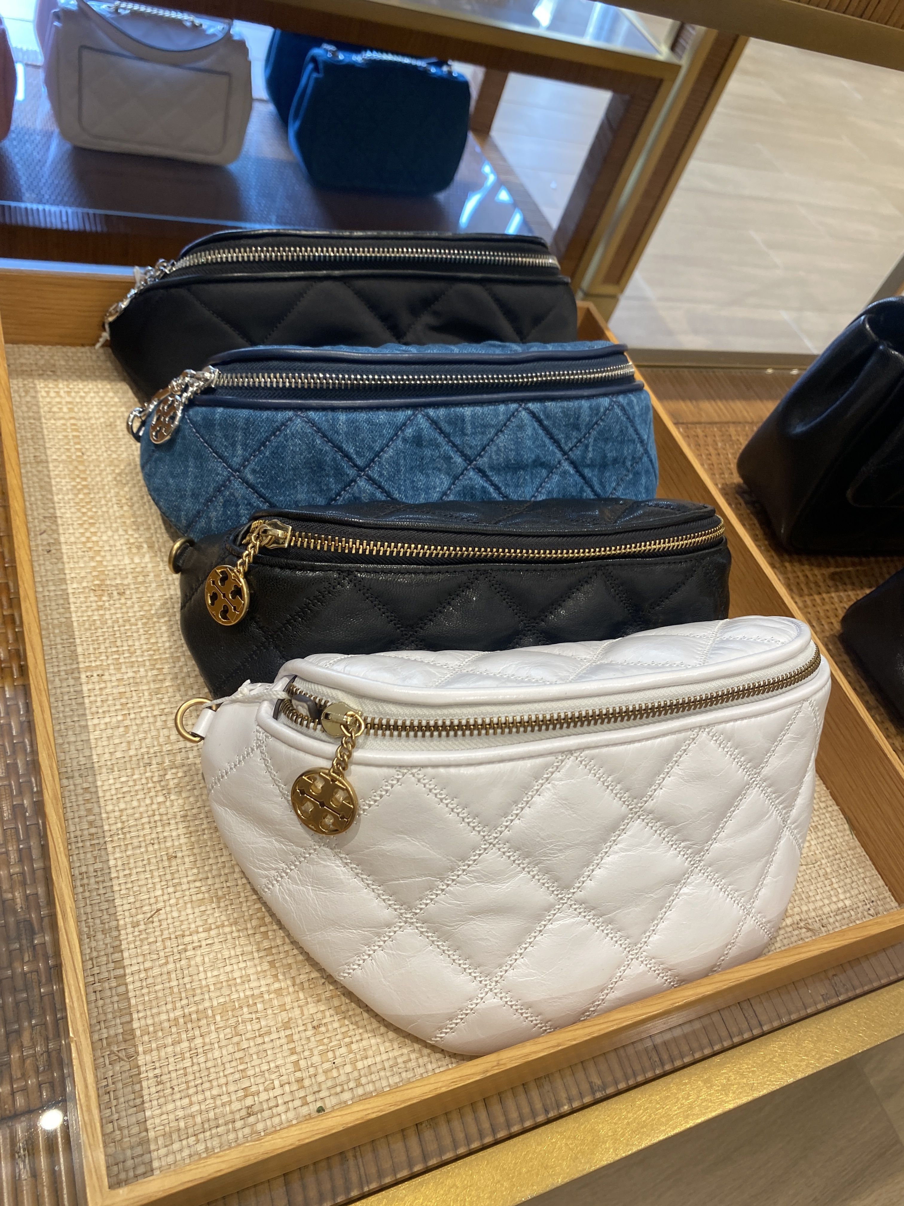 【トリーバーチ】Willa ベルトバッグ キルティングレザー 各色
