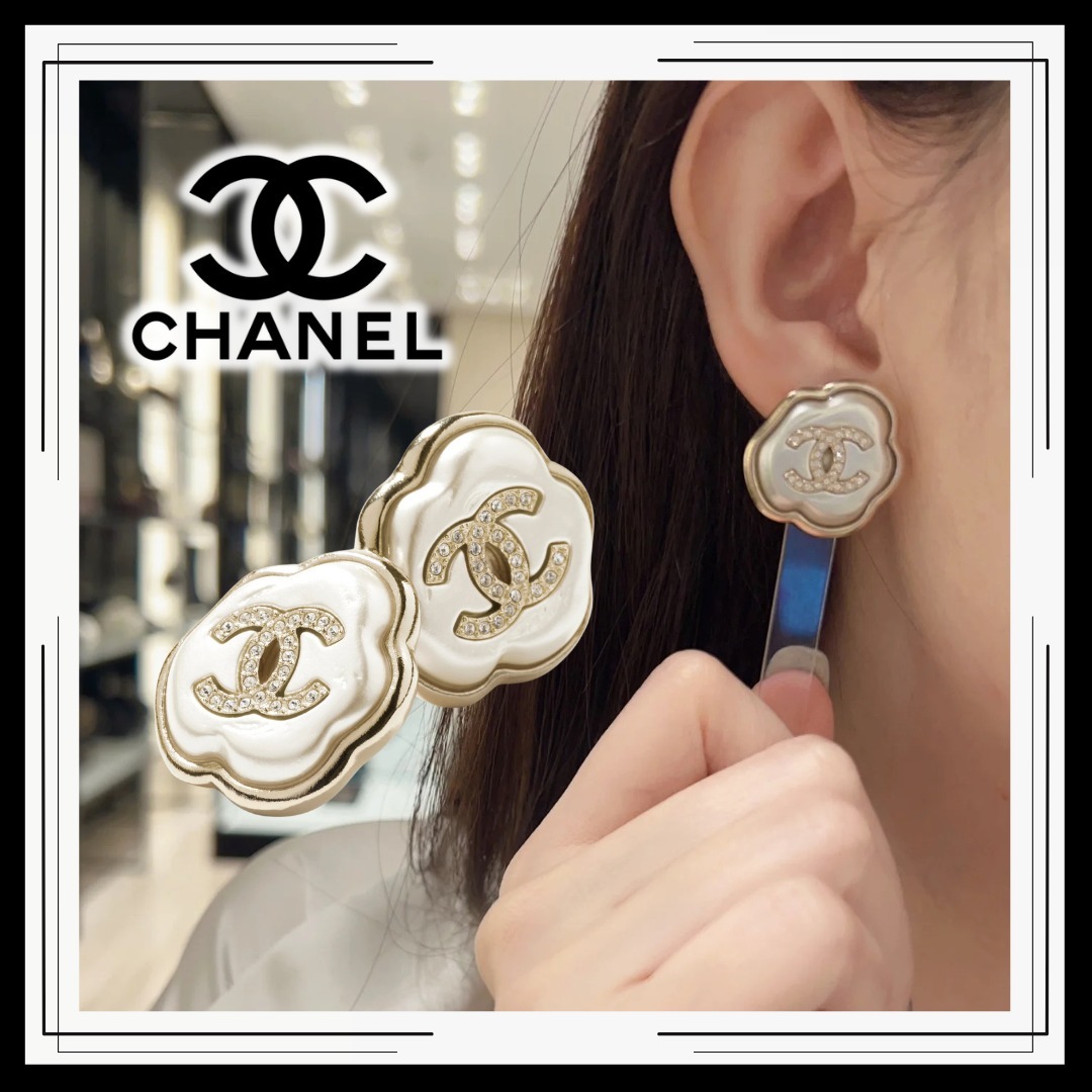 上品な輝きが魅力【CHANEL】CCロゴ ピアス