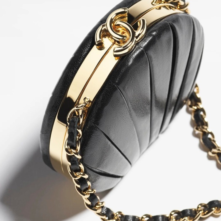 《貝殻モチーフ♥》CHANEL チェーン クラッチ バッグ