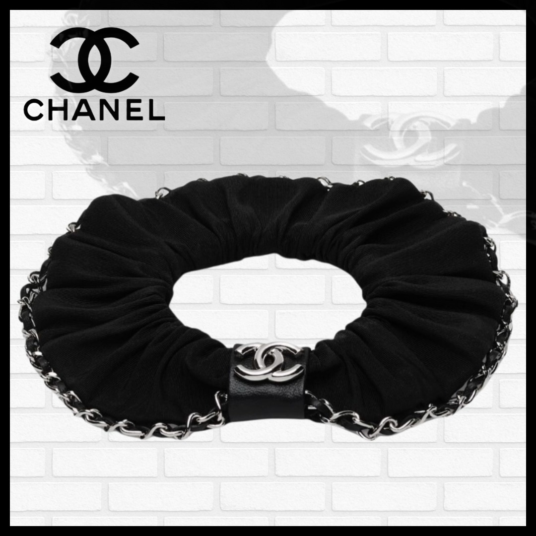 品格と可愛さを纏う♡【CHANEL】大人シュシュ