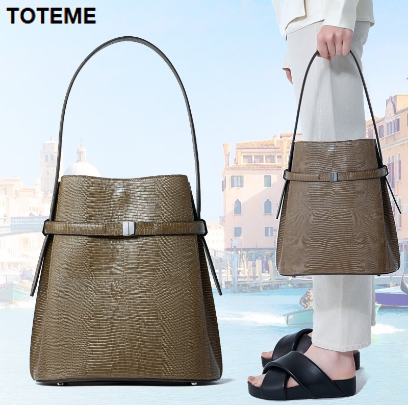 関税込《TOTEME》ベルト付き リザードエンボス バケットバッグ