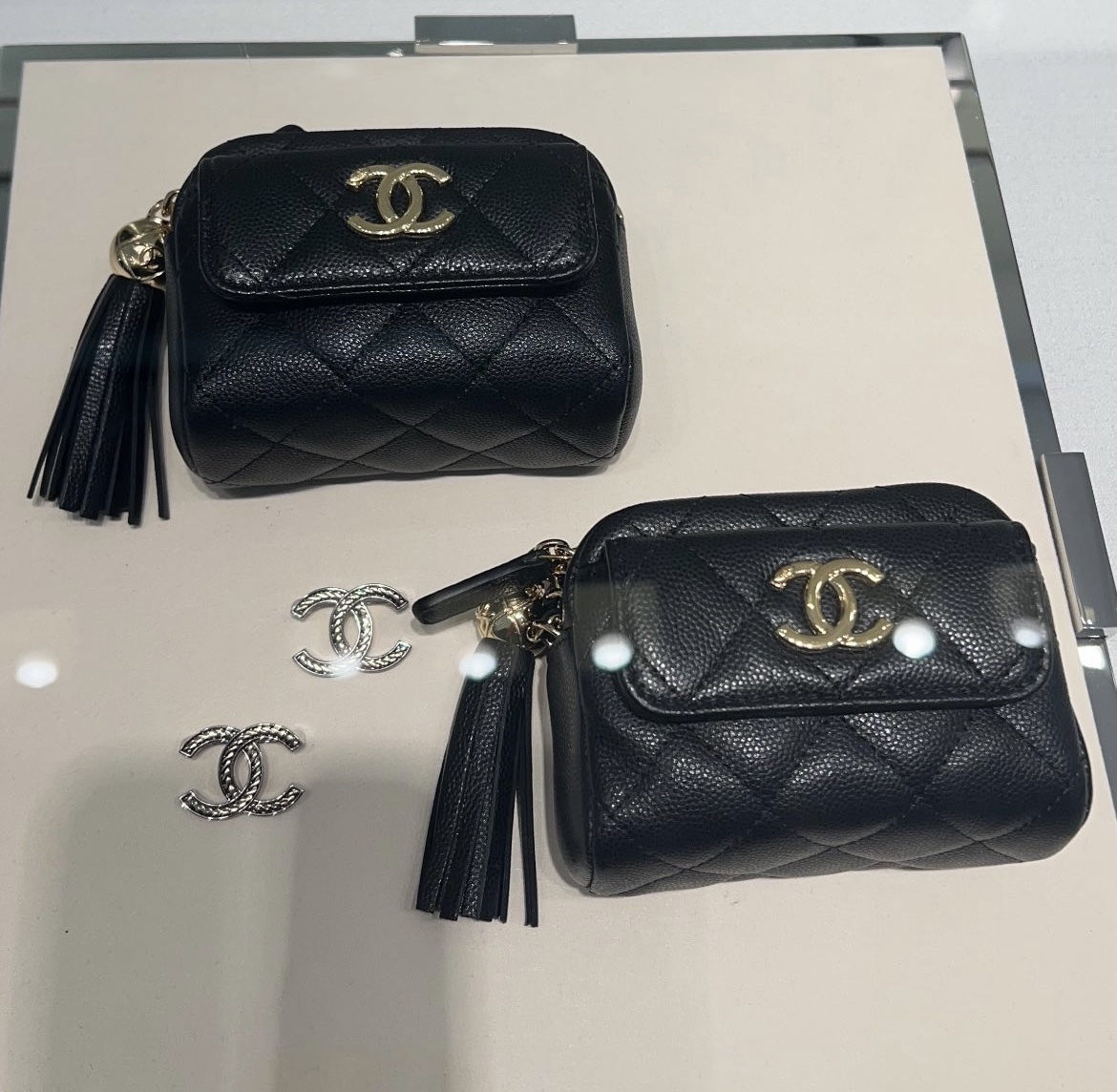 フリンジとフラップがポイント CHANEL ミニショルダーバック