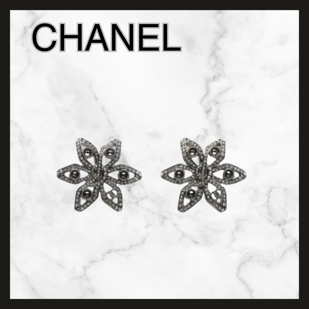 【フラワーモチーフxCOCOマークが華やかに】CHANEL ピアス