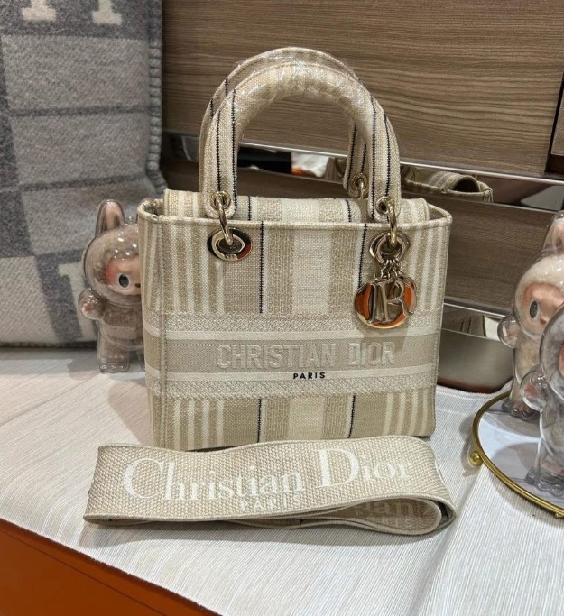 Dior Lady Dior レディディオール Medium【ランク：A】