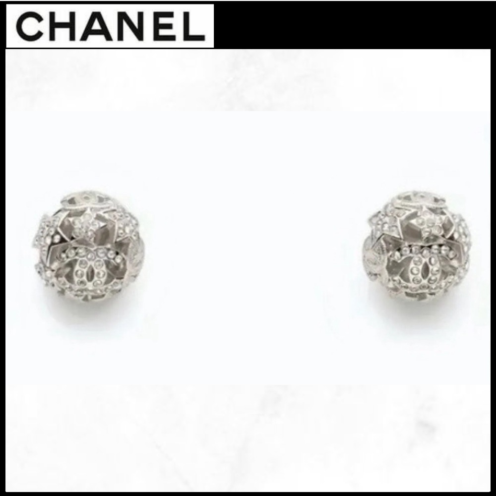 顔周りに添える 小さな星々【CHANEL】ピアス スモール