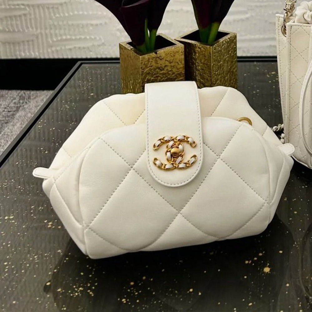 《注目!!》小ぶりなフォルムが愛らしい【CHANEL】ミニバッグ
