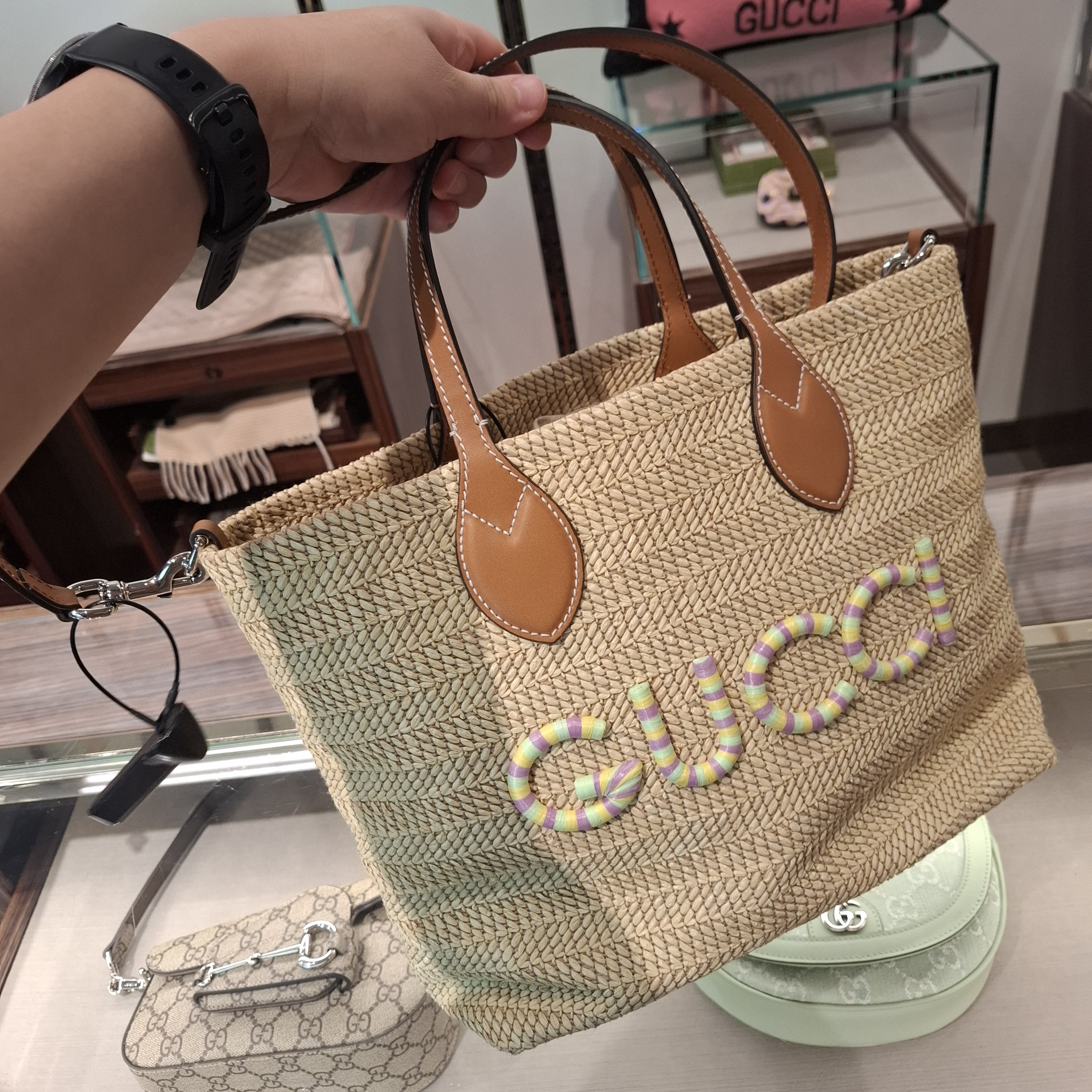 数量限定！EXPRESS便可★GUCCI ストラップ付 かごバッグ
